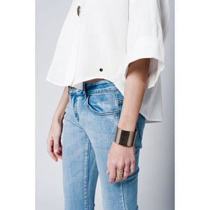 White cotton top with brooch