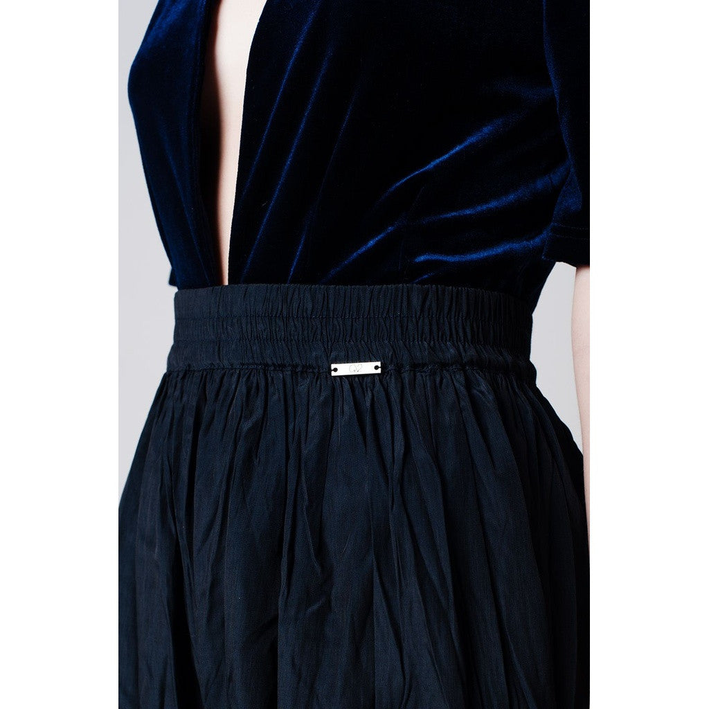 Navy blue pant with stretch waistband and cuffs