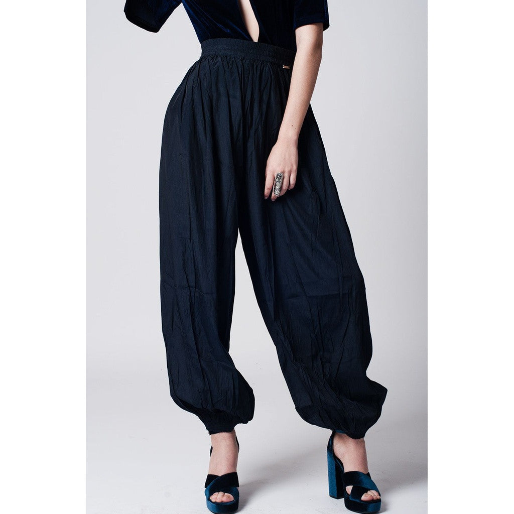 Navy blue pant with stretch waistband and cuffs